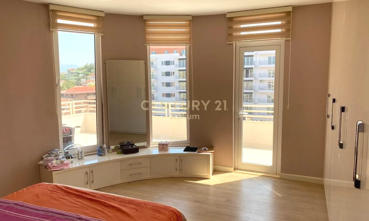 Shtepi ne shitje Duplex(shtepi me 2 kate) ne Tirane, 4+1, Mobilimi E mobiluar, Pagesa 250,000  Euro.