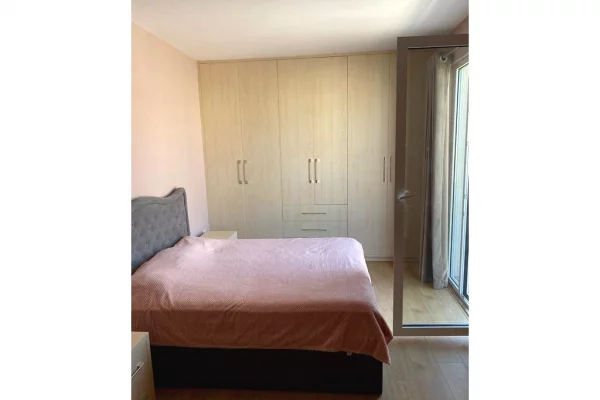 Shtepi ne shitje Duplex(shtepi me 2 kate) ne Tirane, 4+1, Mobilimi E mobiluar, Pagesa 250,000  Euro.