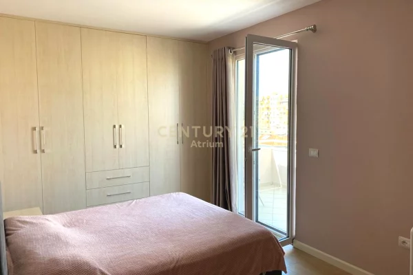 Shtepi ne shitje Duplex(shtepi me 2 kate) ne Tirane, 4+1, Mobilimi E mobiluar, Pagesa 250,000  Euro.