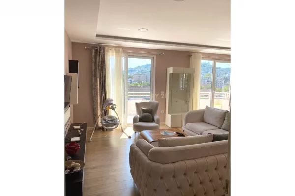 Shtepi ne shitje Duplex(shtepi me 2 kate) ne Tirane, 4+1, Mobilimi E mobiluar, Pagesa 250,000  Euro.