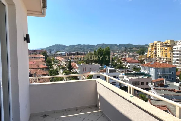 Shtepi ne shitje Duplex(shtepi me 2 kate) ne Tirane, 4+1, Mobilimi E mobiluar, Pagesa 250,000  Euro.