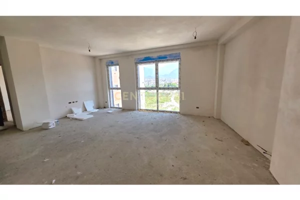 Shtepi ne shitje Apartament ne Tirane, 3+1, Mobilimi Bosh, pa mobiluar, Pagesa 320,000  Euro.