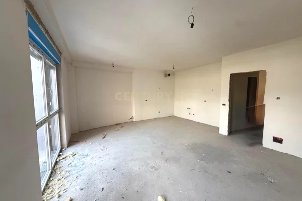 Shtepi ne shitje Apartament ne Tirane, 3+1, Mobilimi Bosh, pa mobiluar, Pagesa 320,000  Euro.