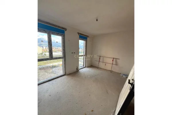 Shtepi ne shitje Apartament ne Tirane, 3+1, Mobilimi Bosh, pa mobiluar, Pagesa 320,000  Euro.