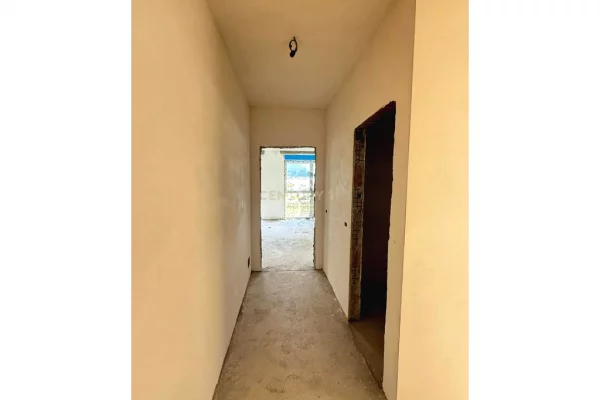 Shtepi ne shitje Apartament ne Tirane, 3+1, Mobilimi Bosh, pa mobiluar, Pagesa 320,000  Euro.