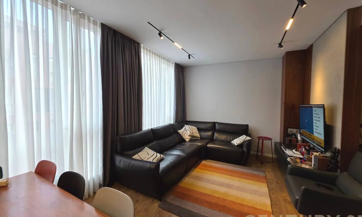 Shtepi ne shitje Apartament ne Tirane, 2+1, Mobilimi E mobiluar, Pagesa 250,000  Euro.