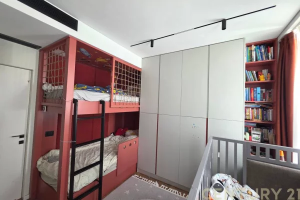 Shtepi ne shitje Apartament ne Tirane, 2+1, Mobilimi E mobiluar, Pagesa 250,000  Euro.