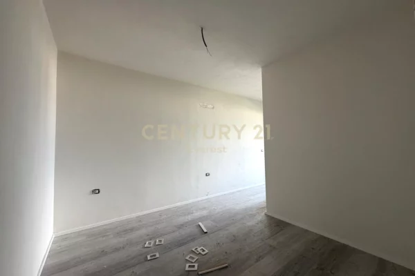 Shtepi ne shitje Apartament ne Tirane, 2+1, Mobilimi Bosh, pa mobiluar, Pagesa 181,000  Euro.