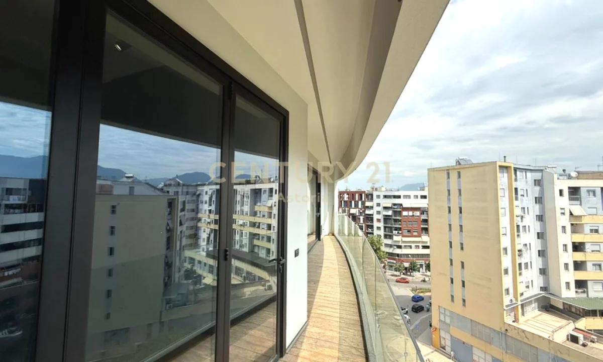 Shtepi me qera Penthose(kati i fundit panoramik) ne Tirane, 3+1, Mobilimi E mobiluar, Pagesa 1,500  Euro.