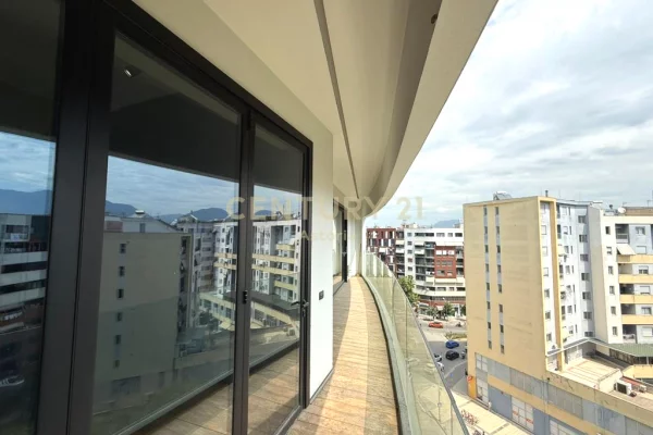 Penthouse Modern 200m² me Qira në Astir – Super Hapësirë, Stil Luksoz & Privatësi Maksimale
