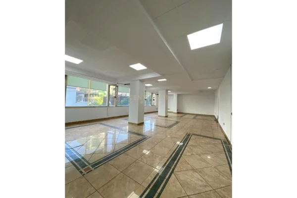 Ambient biznesi me qera 3+1 ne Tirane - 4,000 Euro
