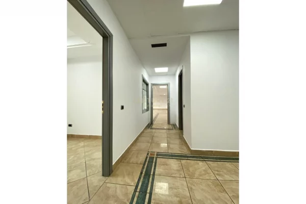 Ambjent Komercial per Qira ne Ish-Bllok