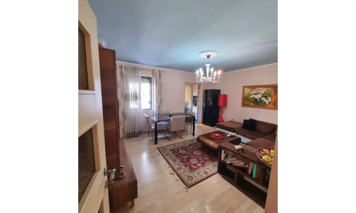 Shtepi me qera Apartament ne Tirane, 2+1, Mobilimi E mobiluar, Pagesa 700  Euro.