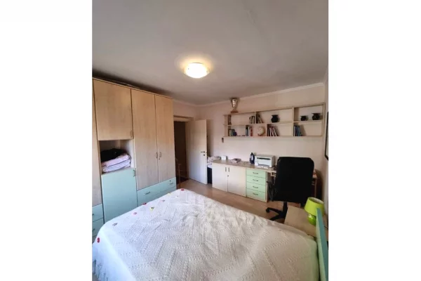 Shtepi me qera Apartament ne Tirane, 2+1, Mobilimi E mobiluar, Pagesa 700  Euro.