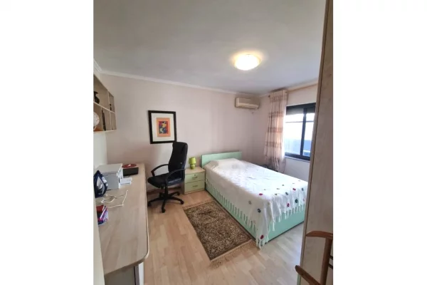 Shtepi me qera Apartament ne Tirane, 2+1, Mobilimi E mobiluar, Pagesa 700  Euro.
