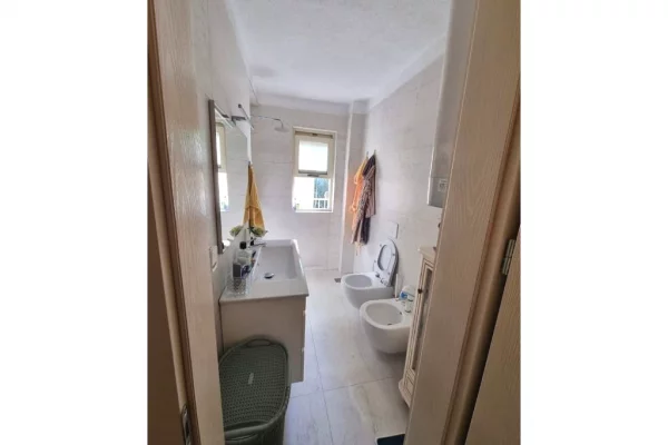 Shtepi me qera Apartament ne Tirane, 2+1, Mobilimi E mobiluar, Pagesa 700  Euro.
