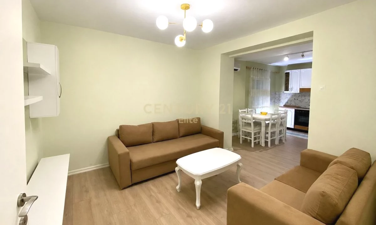 Shtepi me qera Apartament ne Tirane, 3+1, Mobilimi E mobiluar, Pagesa 600  Euro.