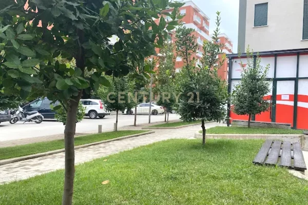 Hapesire multifunksionale me qira ne Unazen e Re, Tirane - 800Euro | 200 m2