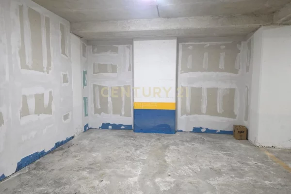 Hapesire multifunksionale me qira ne Unazen e Re, Tirane - 800Euro | 200 m2