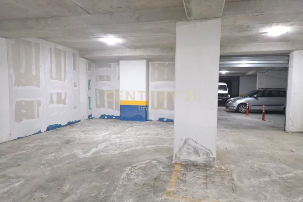 Hapesire multifunksionale me qira ne Unazen e Re, Tirane - 800Euro | 200 m2