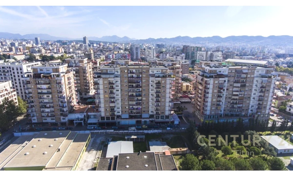 SHITET AMBIENT COMERCIAL NE RRUGEN EGNATIA BUZE RRUGE, DON BOSKO