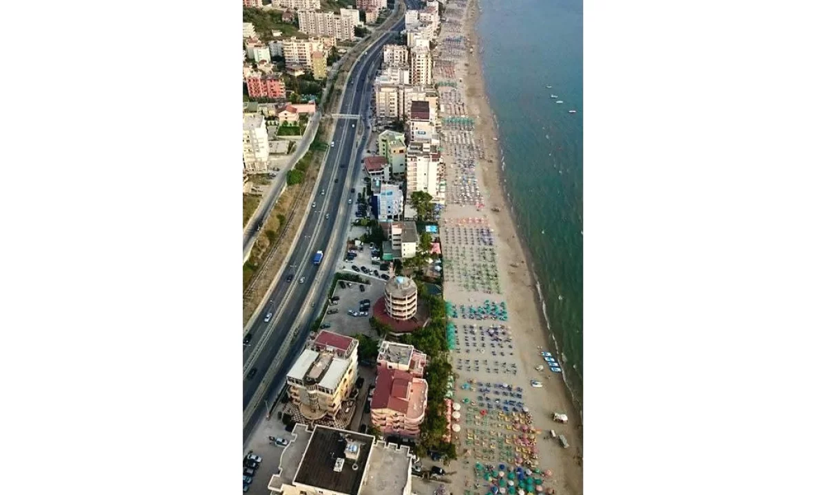 SHITET HOTEL DHE KARBURANT BUZE RRUGE NE GOLEM