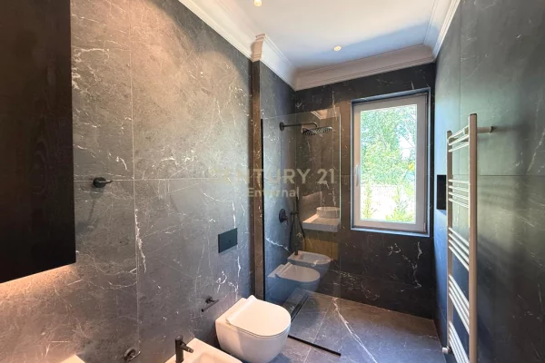 Shtepi me qera Vila Luksoze ne Tirane, 4+1, Mobilimi E mobiluar, Pagesa 5,000  Euro.