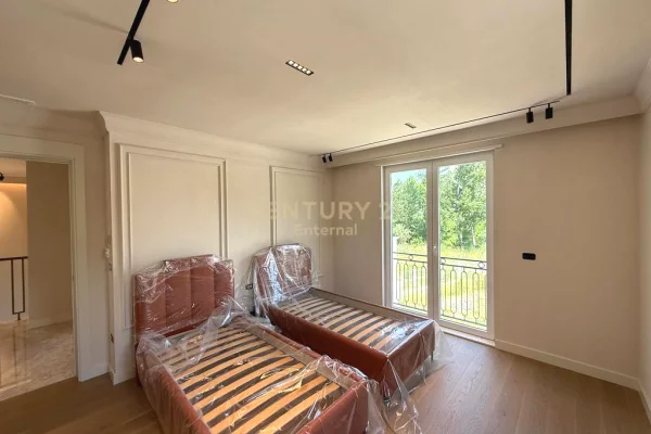 Shtepi me qera Vila Luksoze ne Tirane, 4+1, Mobilimi E mobiluar, Pagesa 5,000  Euro.