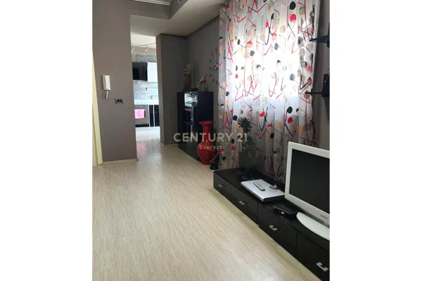 Shtepi me qera Apartament ne Tirane, 2+1, Mobilimi E mobiluar, Pagesa 1,000  Euro.