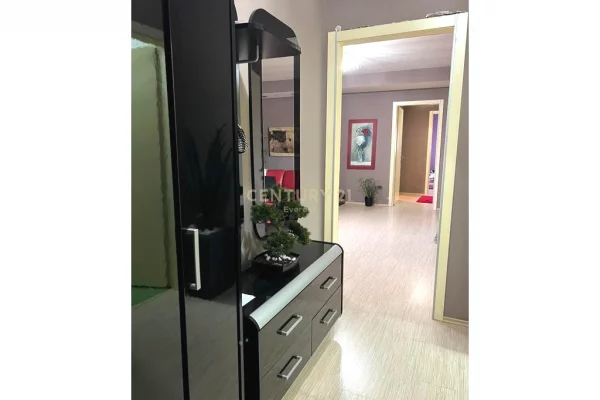 Shtepi me qera Apartament ne Tirane, 2+1, Mobilimi E mobiluar, Pagesa 1,000  Euro.
