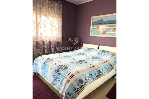 Shtepi me qera Apartament ne Tirane, 2+1, Mobilimi E mobiluar, Pagesa 1,000  Euro.