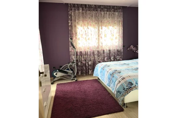 Shtepi me qera Apartament ne Tirane, 2+1, Mobilimi E mobiluar, Pagesa 1,000  Euro.