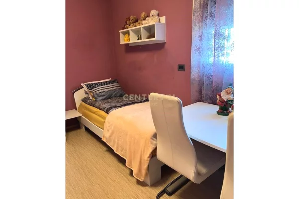 Shtepi me qera Apartament ne Tirane, 2+1, Mobilimi E mobiluar, Pagesa 1,000  Euro.