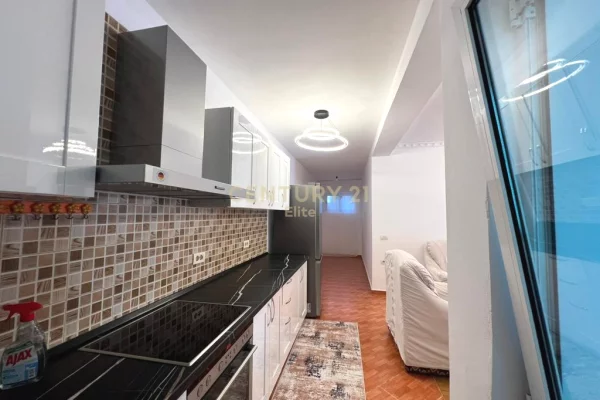 Shtepi me qera Apartament ne Tirane, 2+1, Mobilimi E mobiluar, Pagesa 50,000  Leke.