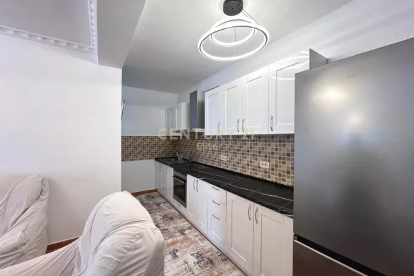 Shtepi me qera Apartament ne Tirane, 2+1, Mobilimi E mobiluar, Pagesa 50,000  Leke.
