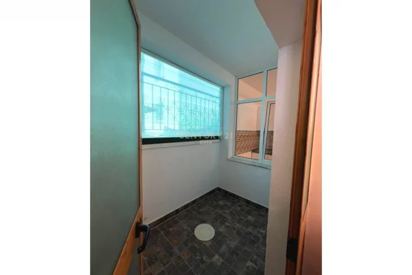 Shtepi me qera Apartament ne Tirane, 2+1, Mobilimi E mobiluar, Pagesa 50,000  Leke.
