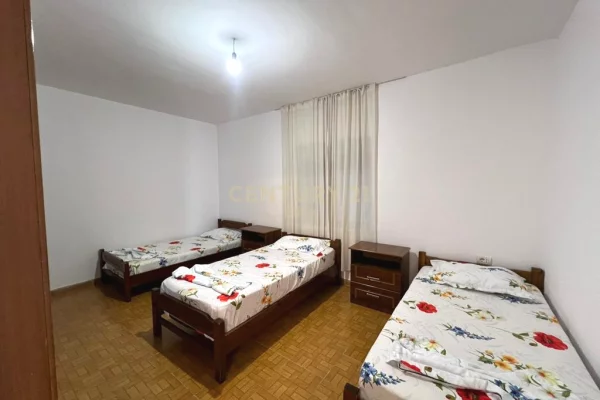 Shtepi me qera Apartament ne Tirane, 2+1, Mobilimi E mobiluar, Pagesa 50,000  Leke.