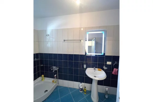Shtepi me qera Apartament ne Tirane, 2+1, Mobilimi E mobiluar, Pagesa 50,000  Leke.