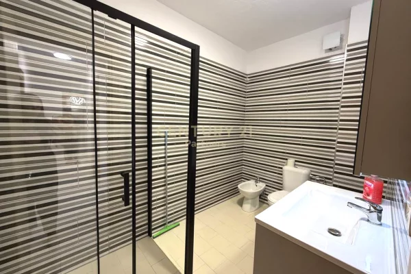 Shtepi me qera Apartament ne Tirane, 2+1, Mobilimi E mobiluar, Pagesa 450  Euro.