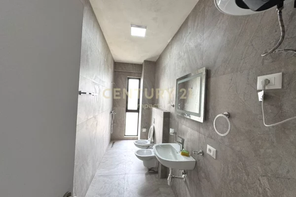 Shtepi me qera Apartament ne Tirane, 2+1, Mobilimi E mobiluar, Pagesa 700  Euro.