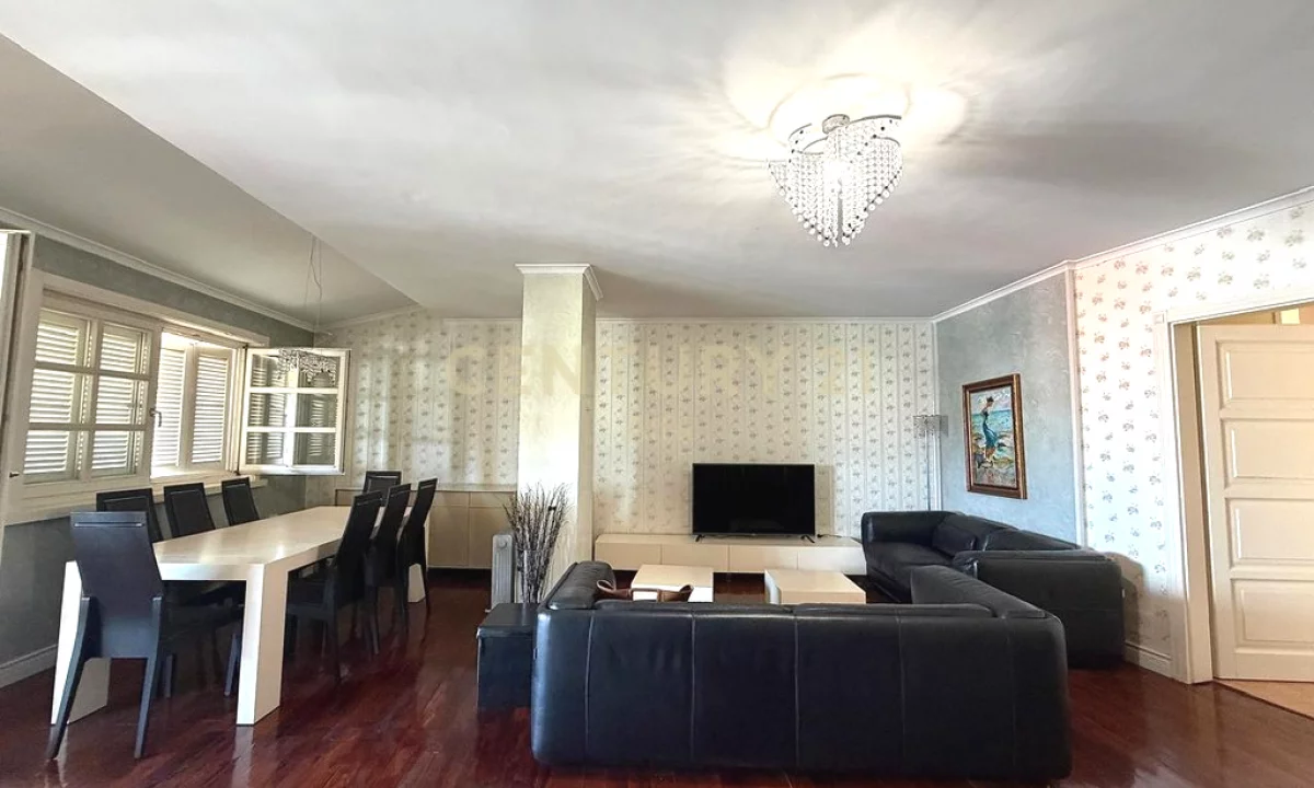 Shtepi ne shitje Duplex(shtepi me 2 kate) ne Tirane, 3+1, Mobilimi E mobiluar, Pagesa 540,000  Euro.