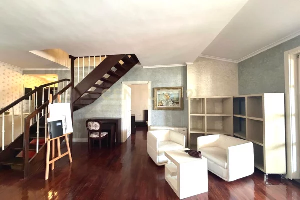 Shtepi ne shitje Duplex(shtepi me 2 kate) ne Tirane, 3+1, Mobilimi E mobiluar, Pagesa 540,000  Euro.