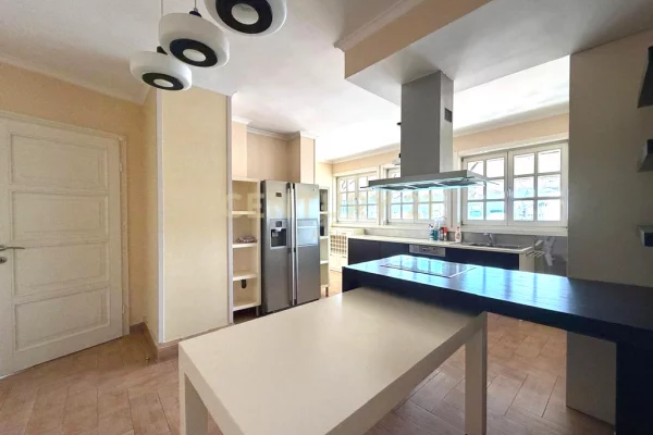 Shtepi ne shitje Duplex(shtepi me 2 kate) ne Tirane, 3+1, Mobilimi E mobiluar, Pagesa 540,000  Euro.