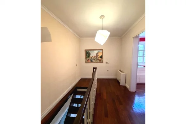 Shtepi ne shitje Duplex(shtepi me 2 kate) ne Tirane, 3+1, Mobilimi E mobiluar, Pagesa 540,000  Euro.