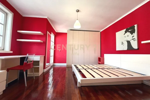 Shtepi ne shitje Duplex(shtepi me 2 kate) ne Tirane, 3+1, Mobilimi E mobiluar, Pagesa 540,000  Euro.