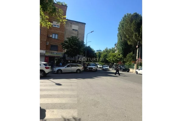 Ambient biznesi me qera 3+1 ne Tirane - 1,500 Euro