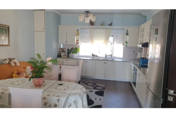 Shtepi ne shitje Penthose(kati i fundit panoramik) ne Sarande, 3+1, Mobilimi E mobiluar, Pagesa 350,000  Euro.