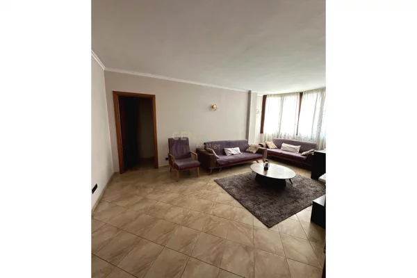 Shtepi ne shitje Apartament ne Tirane, 2+1, Mobilimi E mobiluar, Pagesa 226,000  Euro.