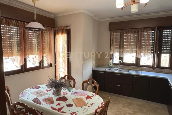 Shtepi ne shitje Apartament ne Tirane, 2+1, Mobilimi E mobiluar, Pagesa 226,000  Euro.
