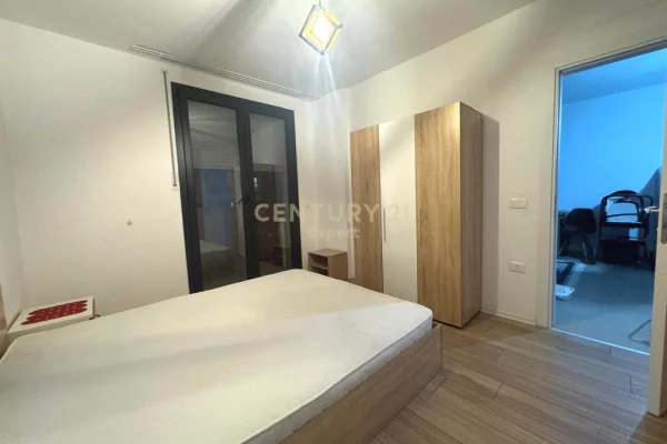 Shtepi ne shitje Apartament ne Tirane, 1+1, Mobilimi E mobiluar, Pagesa 137,000  Euro.